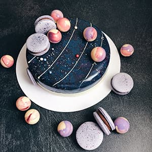 Galaxy cake with macarons