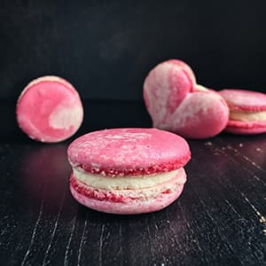 Cherry - Vanilla macaron