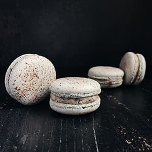 Cookie and Cream macaron